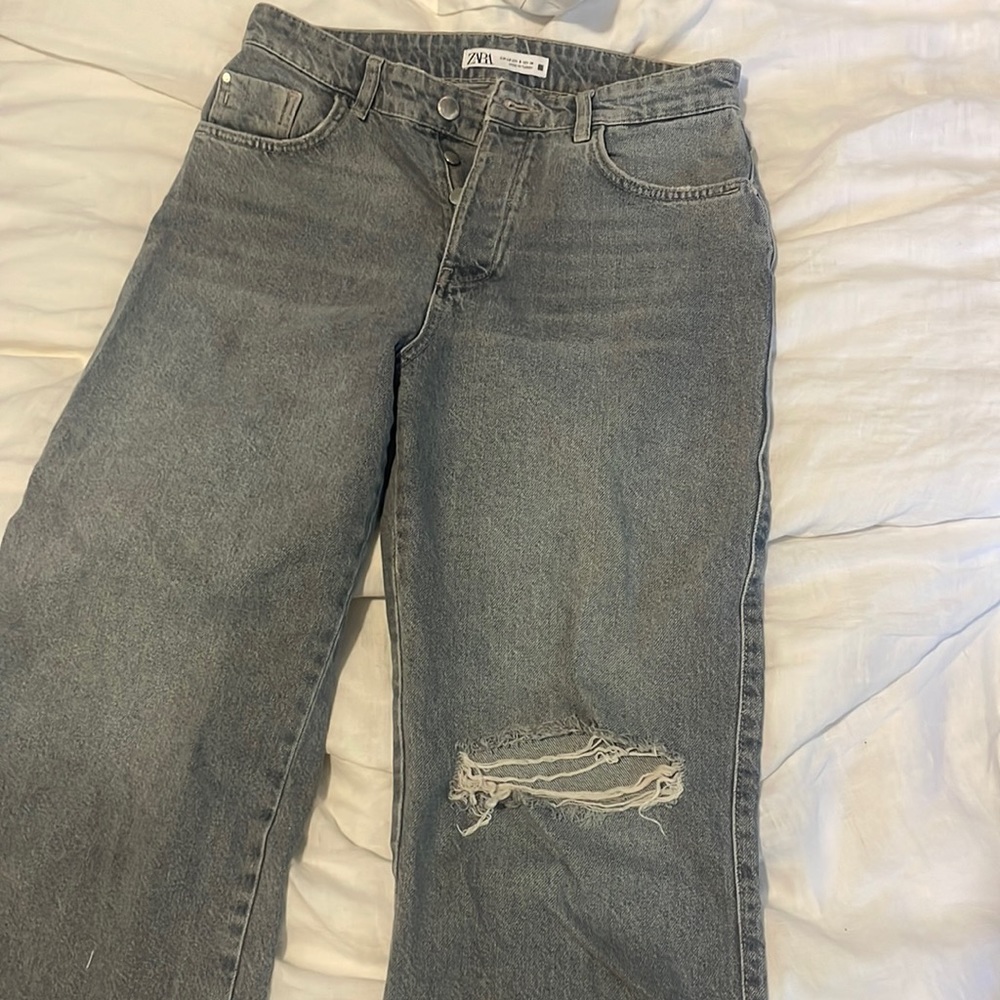 Zara high rise wide straight leg jeans. Size 8